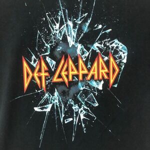 Def‎ Leppard Graphic T-Shirt Band Tee Rock Music Short Sleeve Men's Size Medium